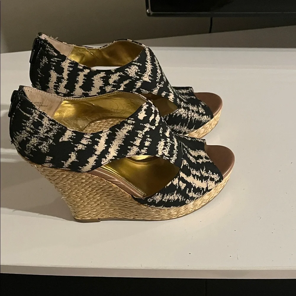 Seychelles Black and‎ Cream Wedges